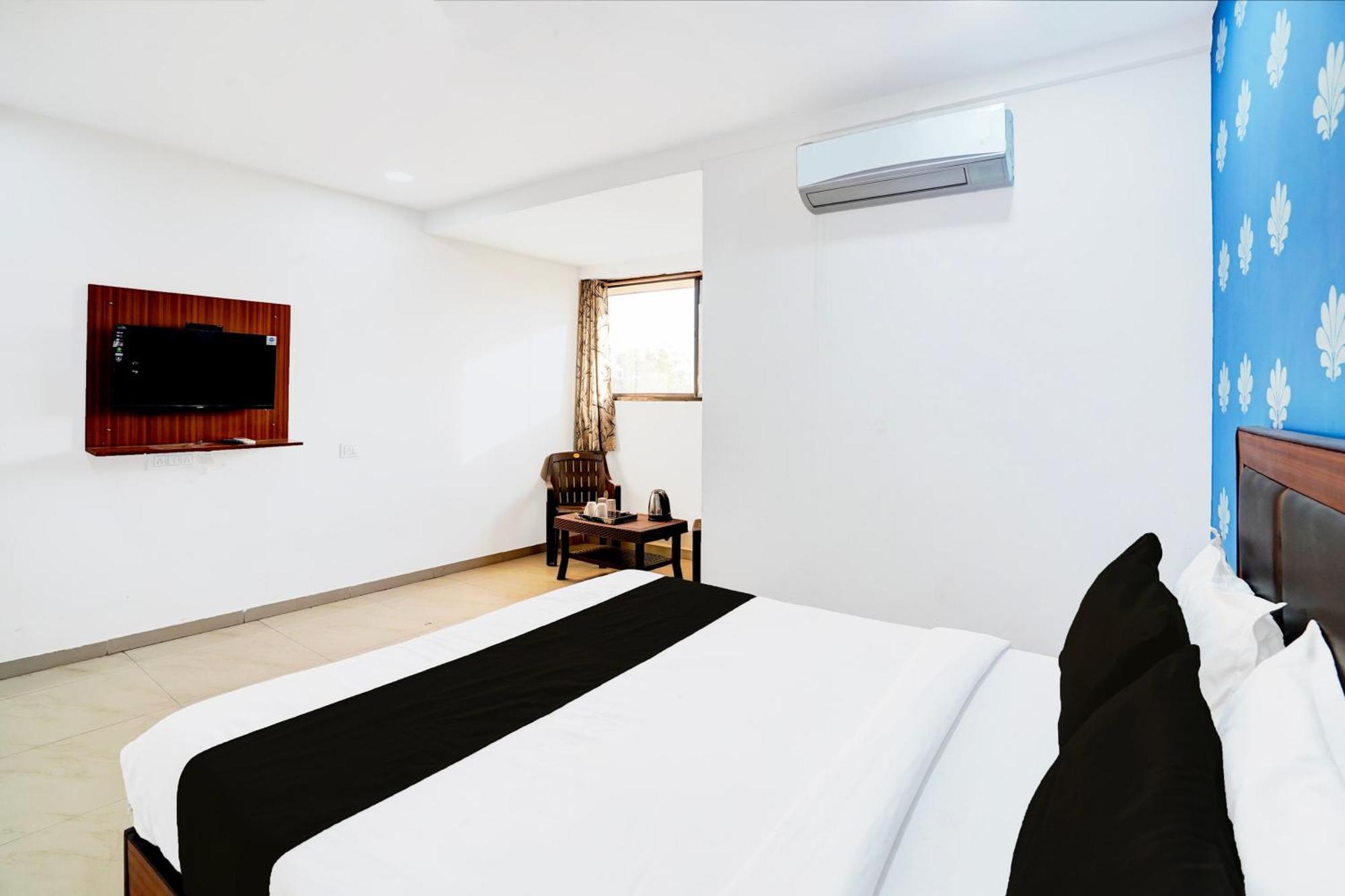 Super Hotel O Geeta Mandir Formerly Hotel Green Park Ahmedabad Exterior foto