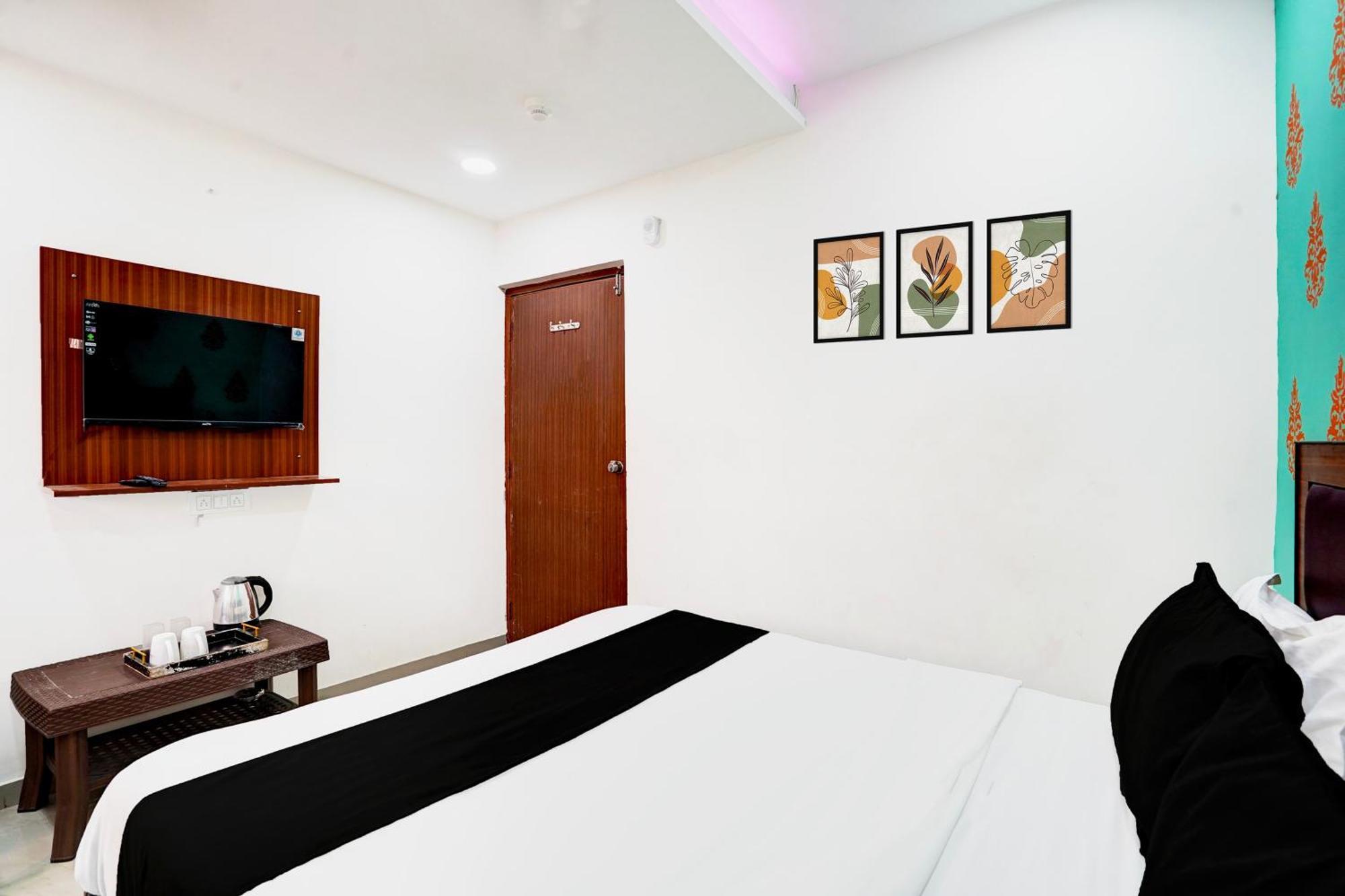 Super Hotel O Geeta Mandir Formerly Hotel Green Park Ahmedabad Exterior foto